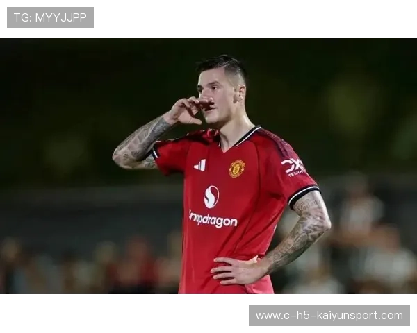 曼联转会风云再起！谢什科伤情搅动锋线布局